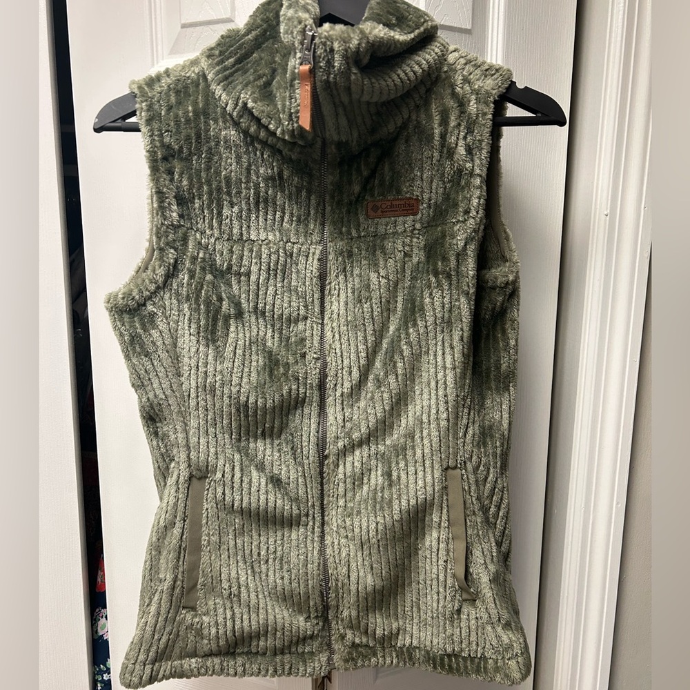 Columbia Dark Green Soft Vest | Lightweight Layering Vest | Great Condition